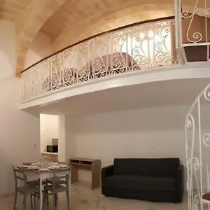 Palazzo Leonardo アパート フロリアーナ
